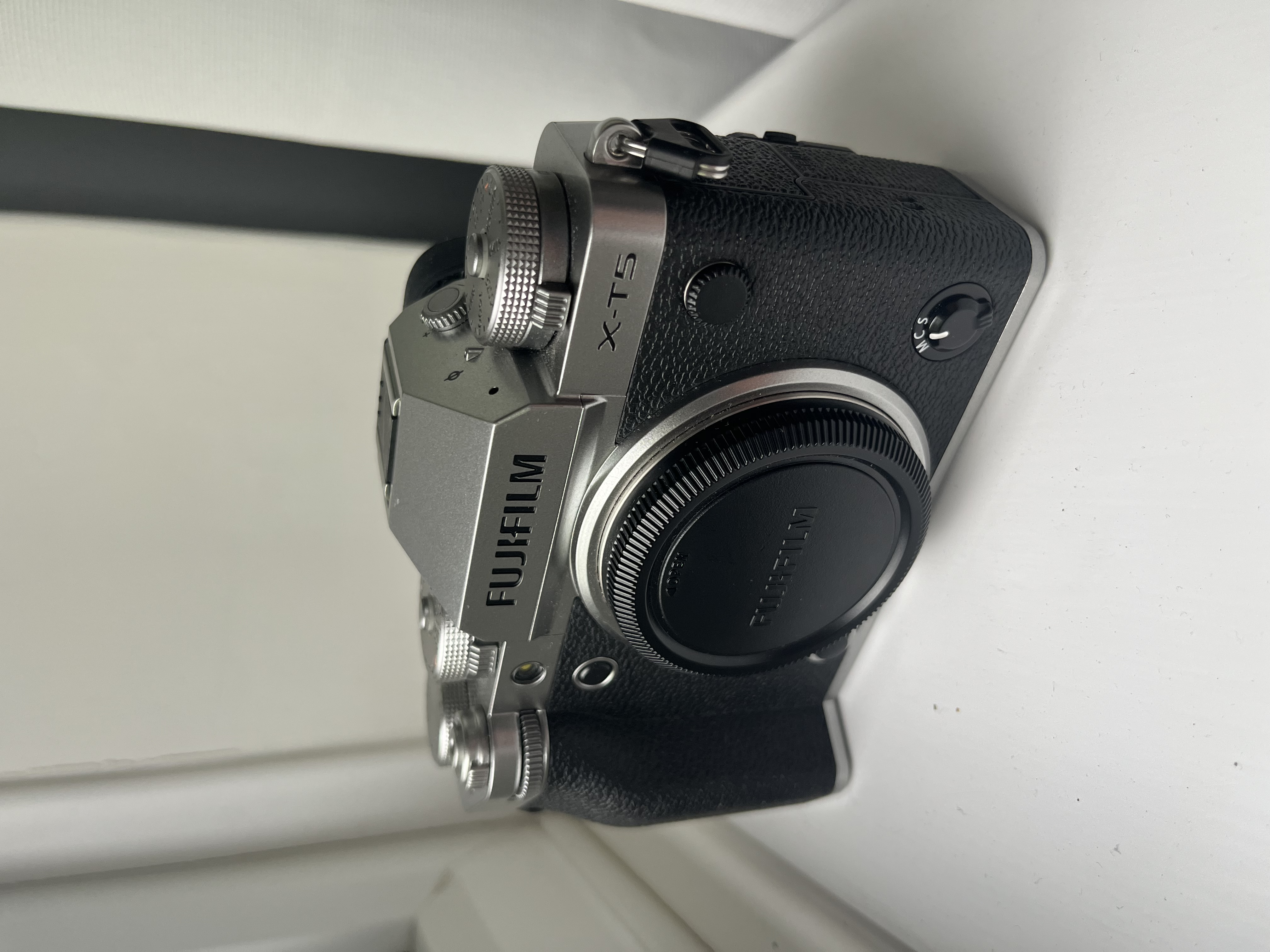 Fujifilm x-t5 mirrorless camera body – high-resolution aps-c (40mp)