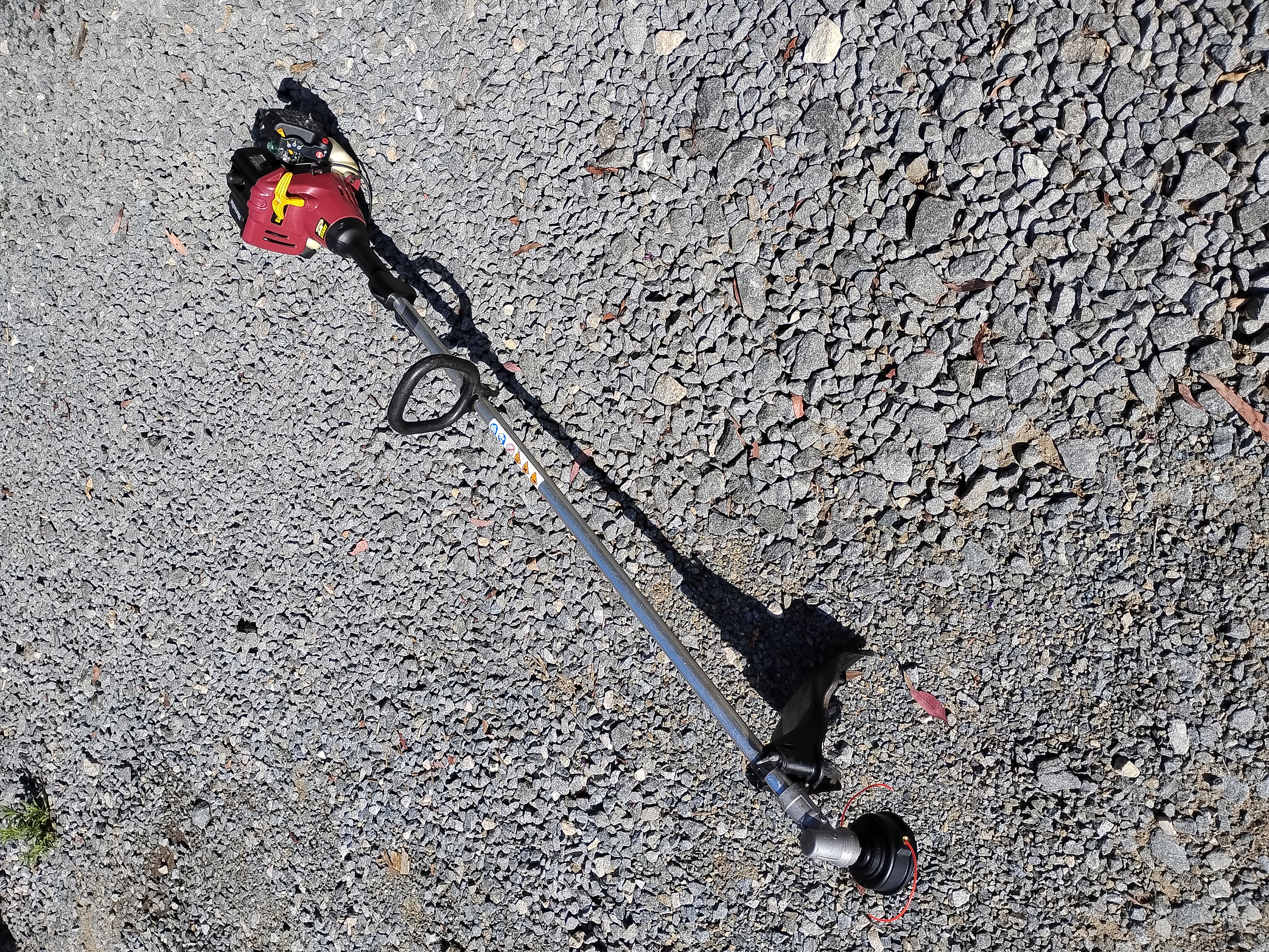 Troy bilt 25cc gas string trimmer / weed eater, takes attachments