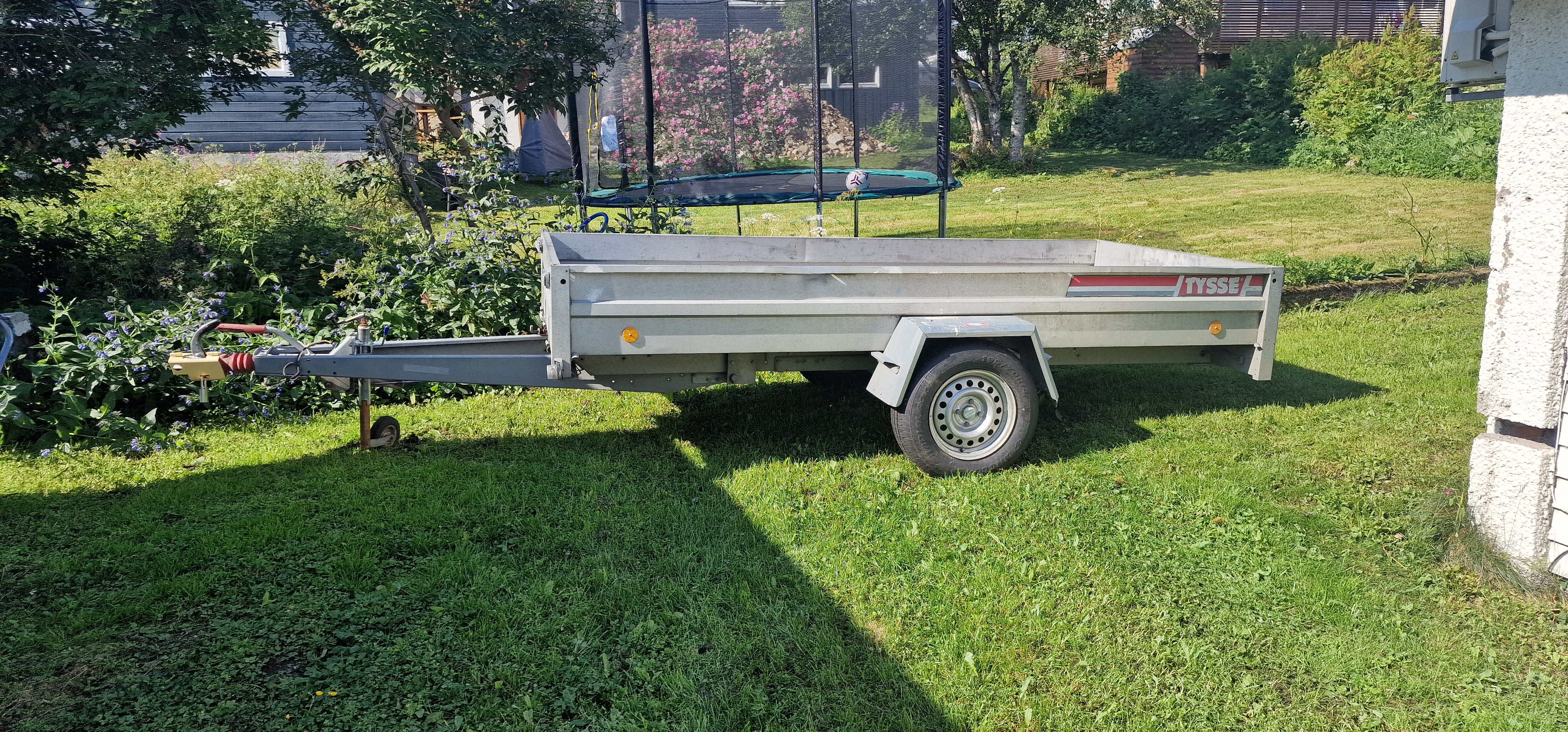 Tysse varehenger med tipp 