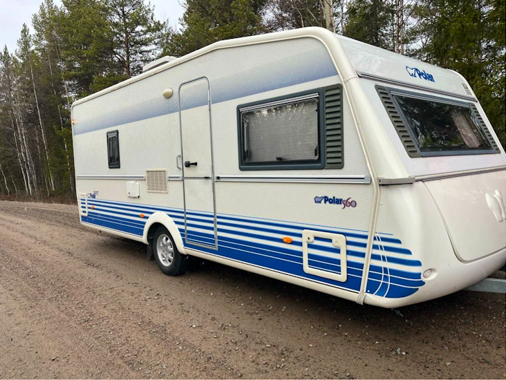 Polar 560 cth – mysig och vinteranpassad husvagn för uthyrning