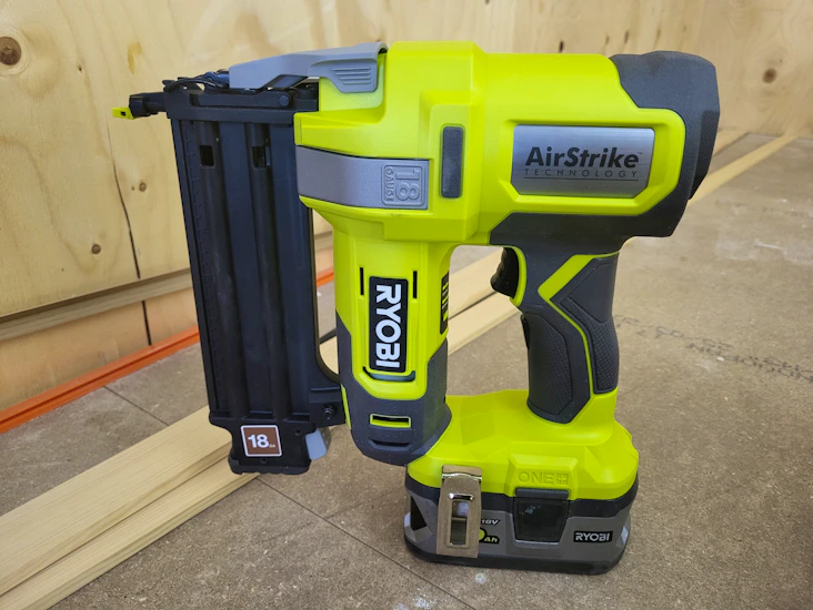 Batteri drevet spikerpistol