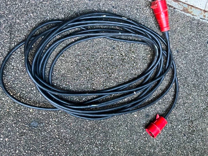 15 m trefas 16a förlängningskabel.