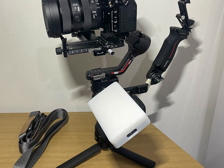 Sony a7iv + dji rs3 gimbal (with handle grip) + light + strap