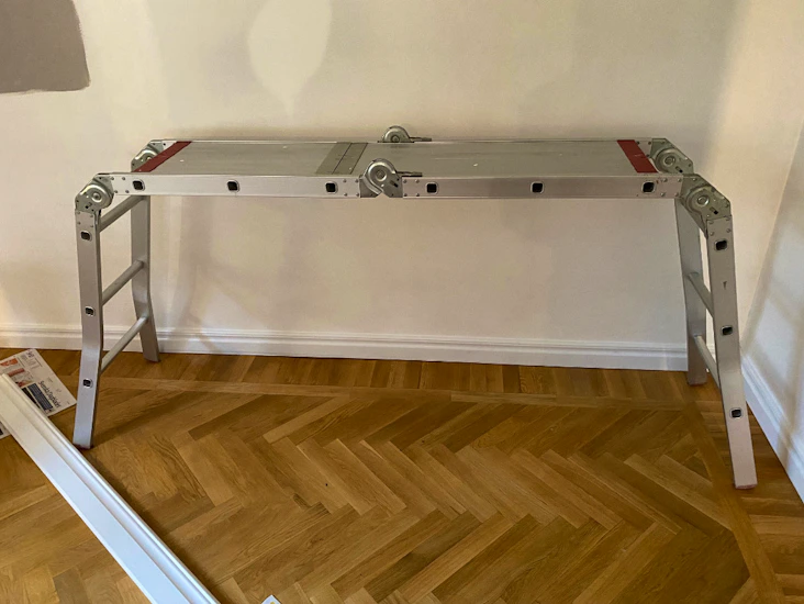 Kombistege och arbetsplattform