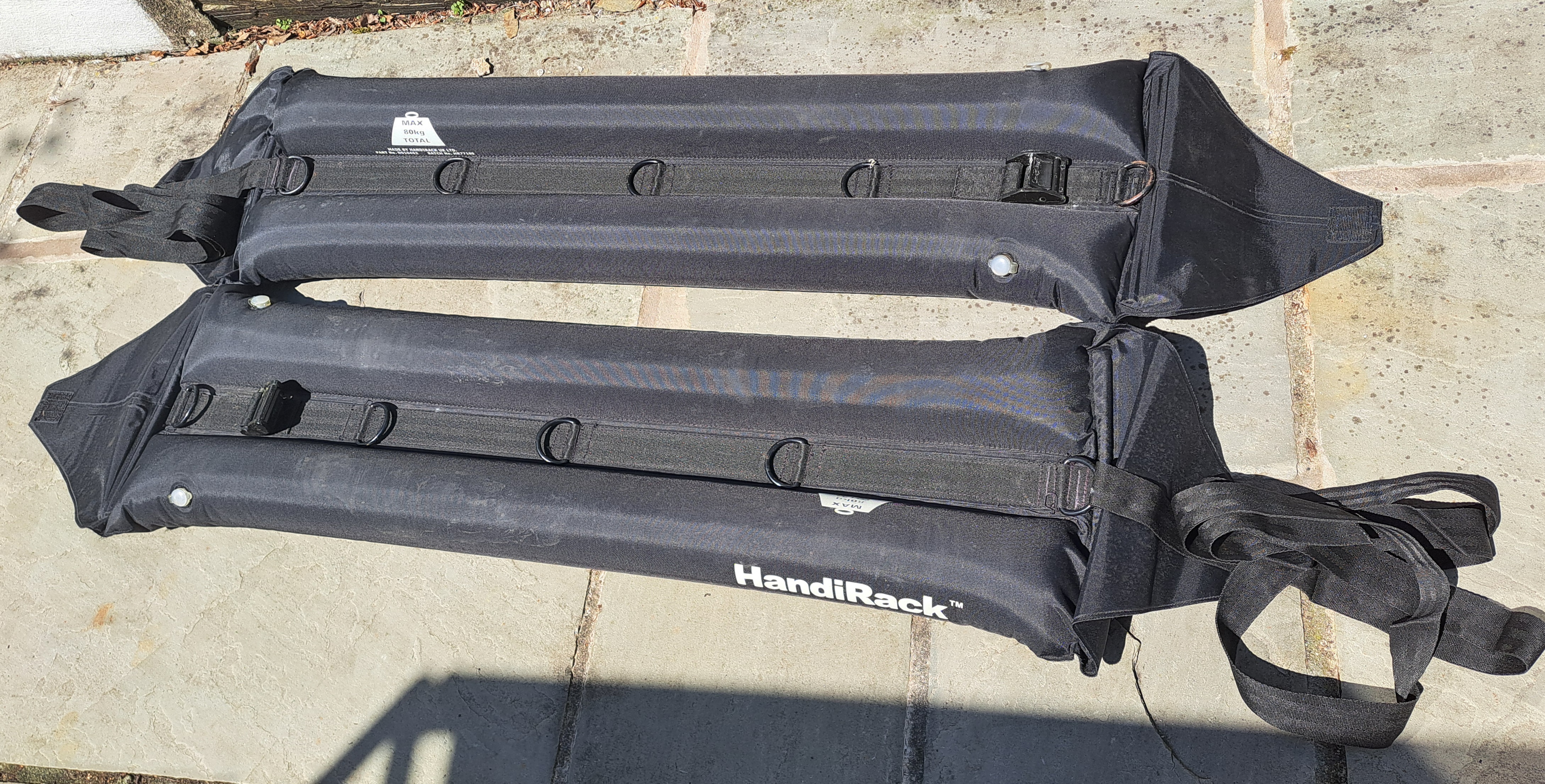 Inflatable roof rack