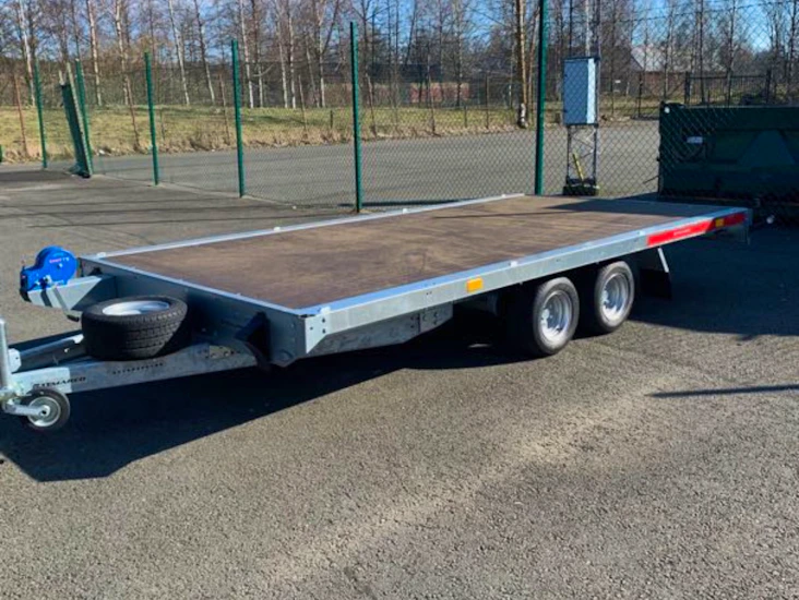 Lättlastat bil/maskinsläp