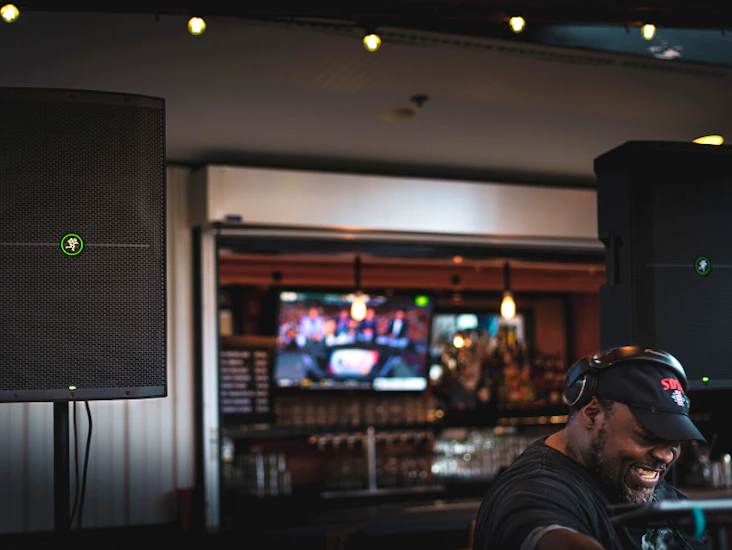 Mackie 215xt - 1400 watt - bluetooth - party!