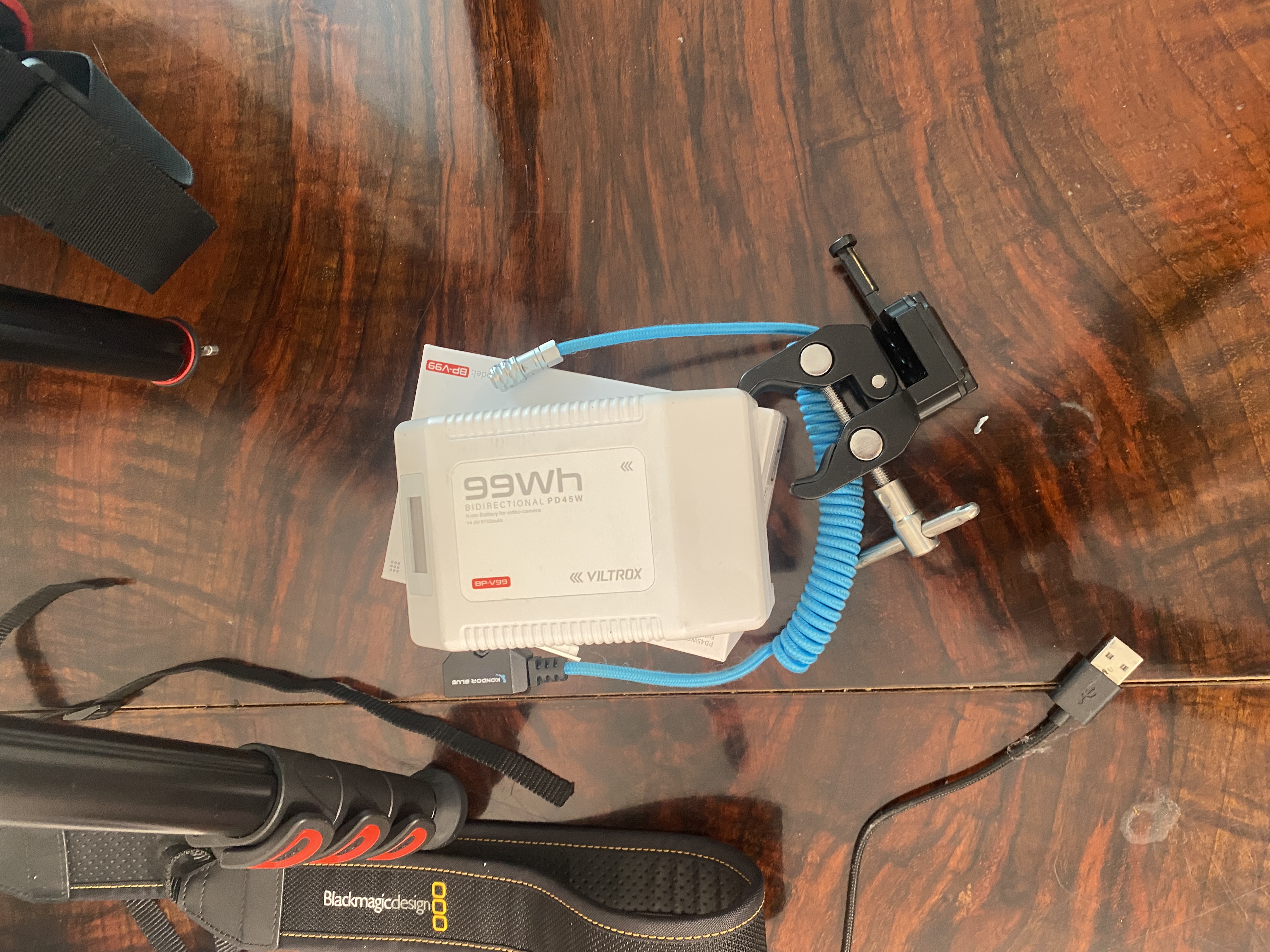 V mount battery