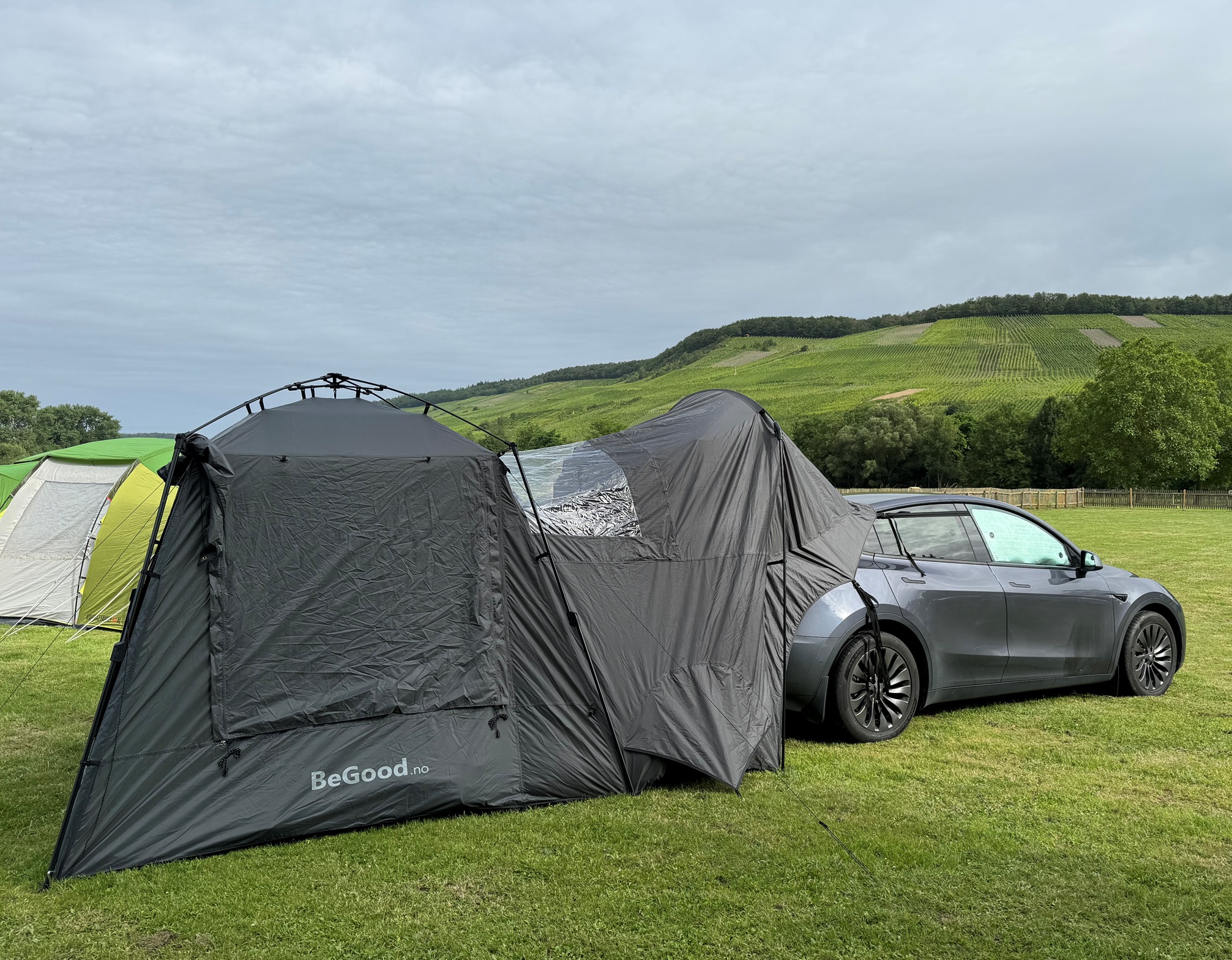 Tesla model y bakluketelt