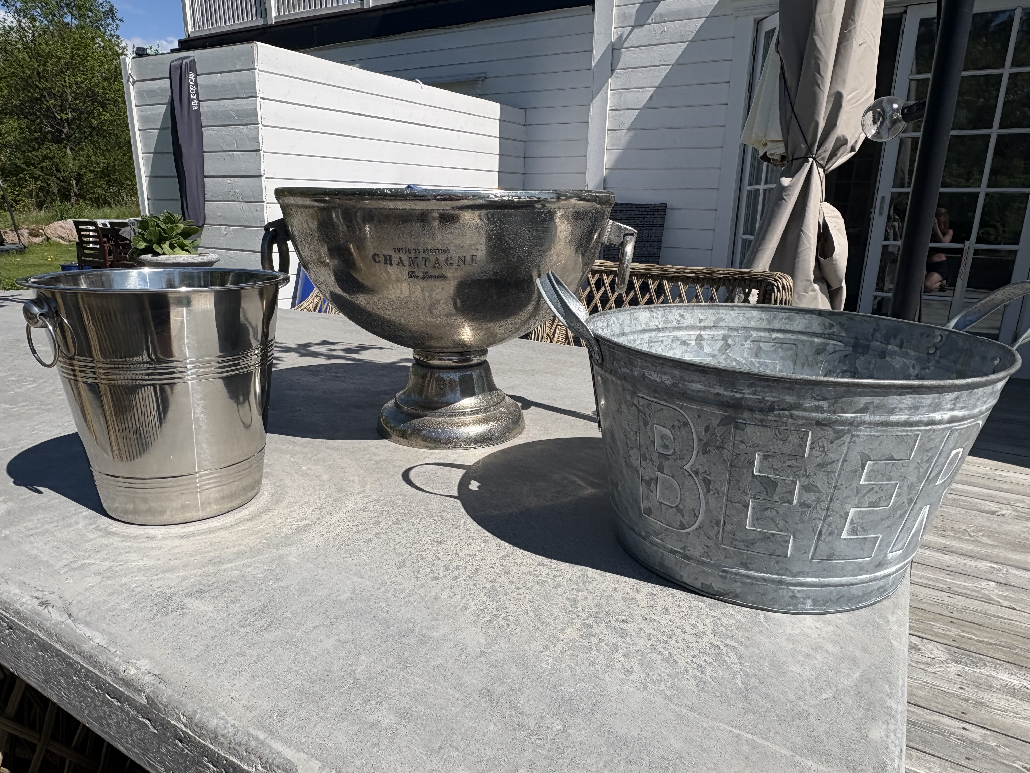 3 champagnekylare och ölhink