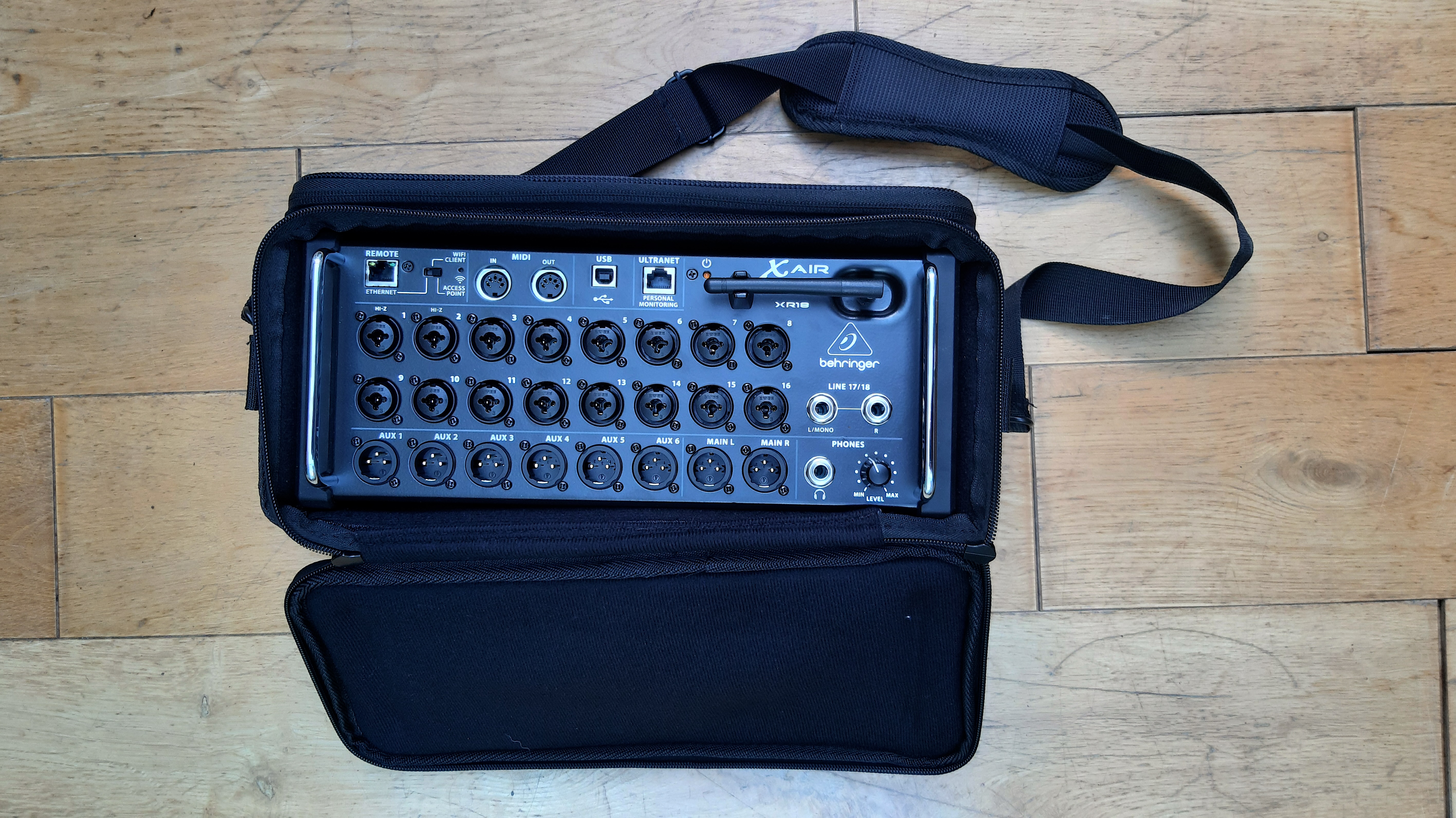 Behringer x air xr18