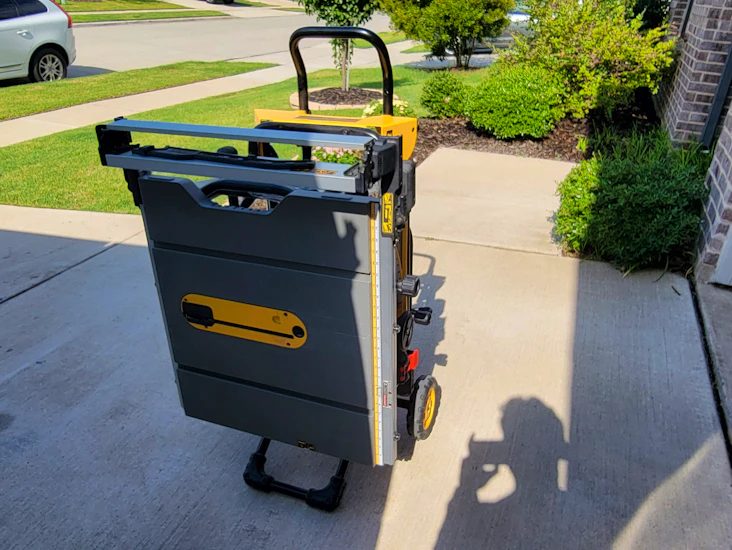 Dewalt 10-in 15-amp corded portable jobsite table saw with foldable rolling stand