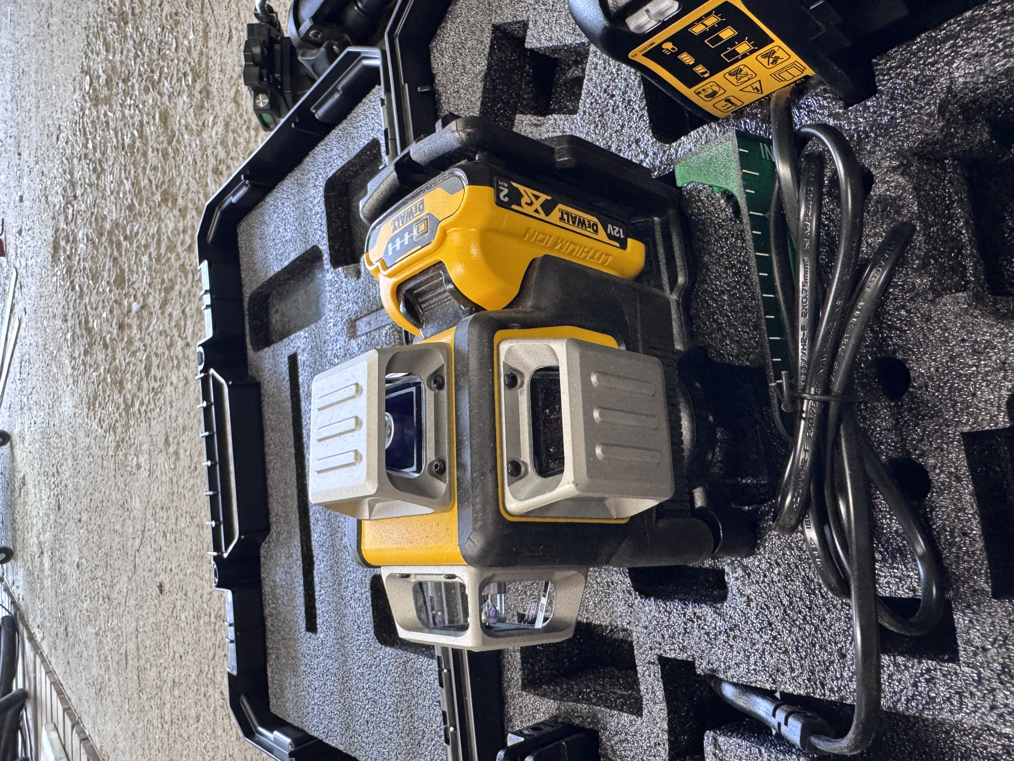 Dewalt krysslaser dce089d1g-qw