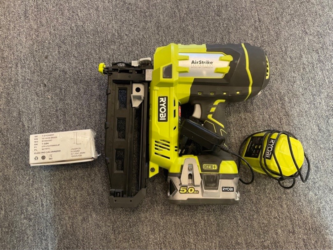 Ryobi one+ spikpistol batteridriven