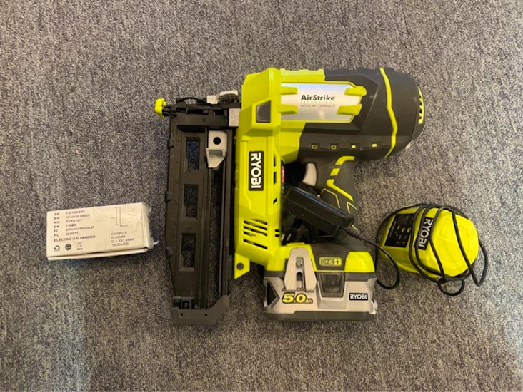 Ryobi one+ spikpistol batteridriven