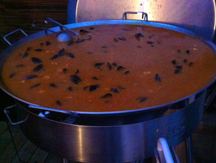 Rostfri paellapanna 960 mm på stativ