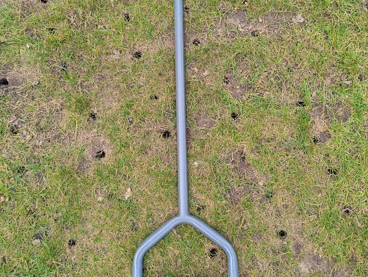 Hand held hollow time aerator