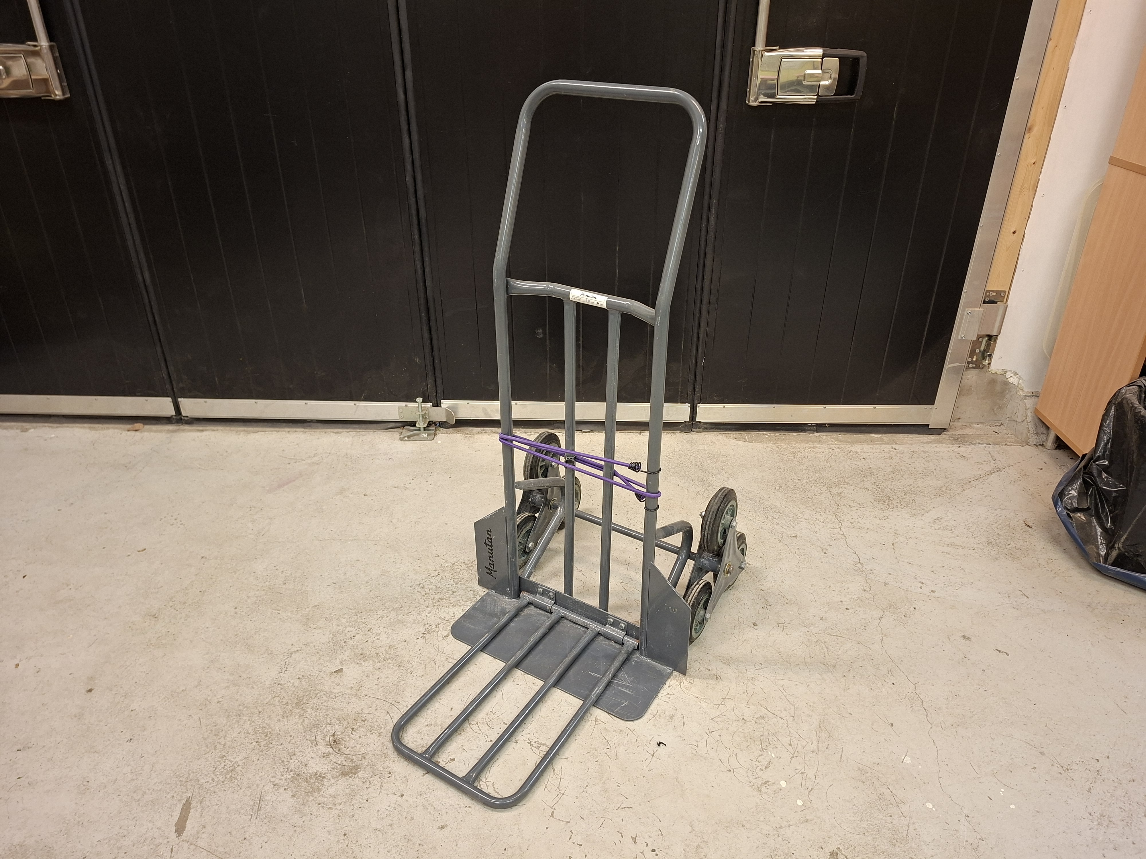 Kolmirenkainen nokkakärry 250kg kantavuudella
