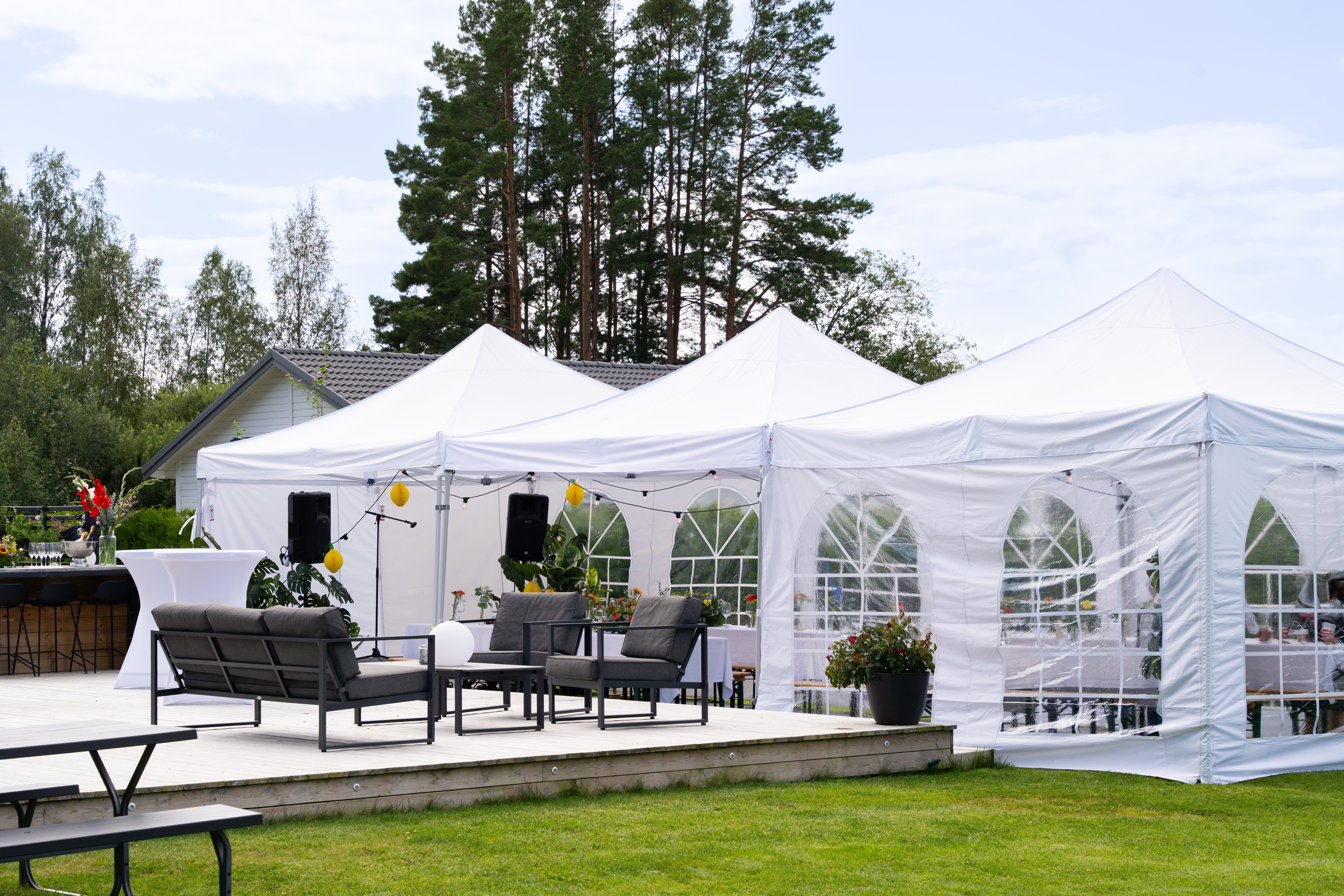 Quick-up tält 4 x 4 meter - perfekt för studenten eller sommarfesten