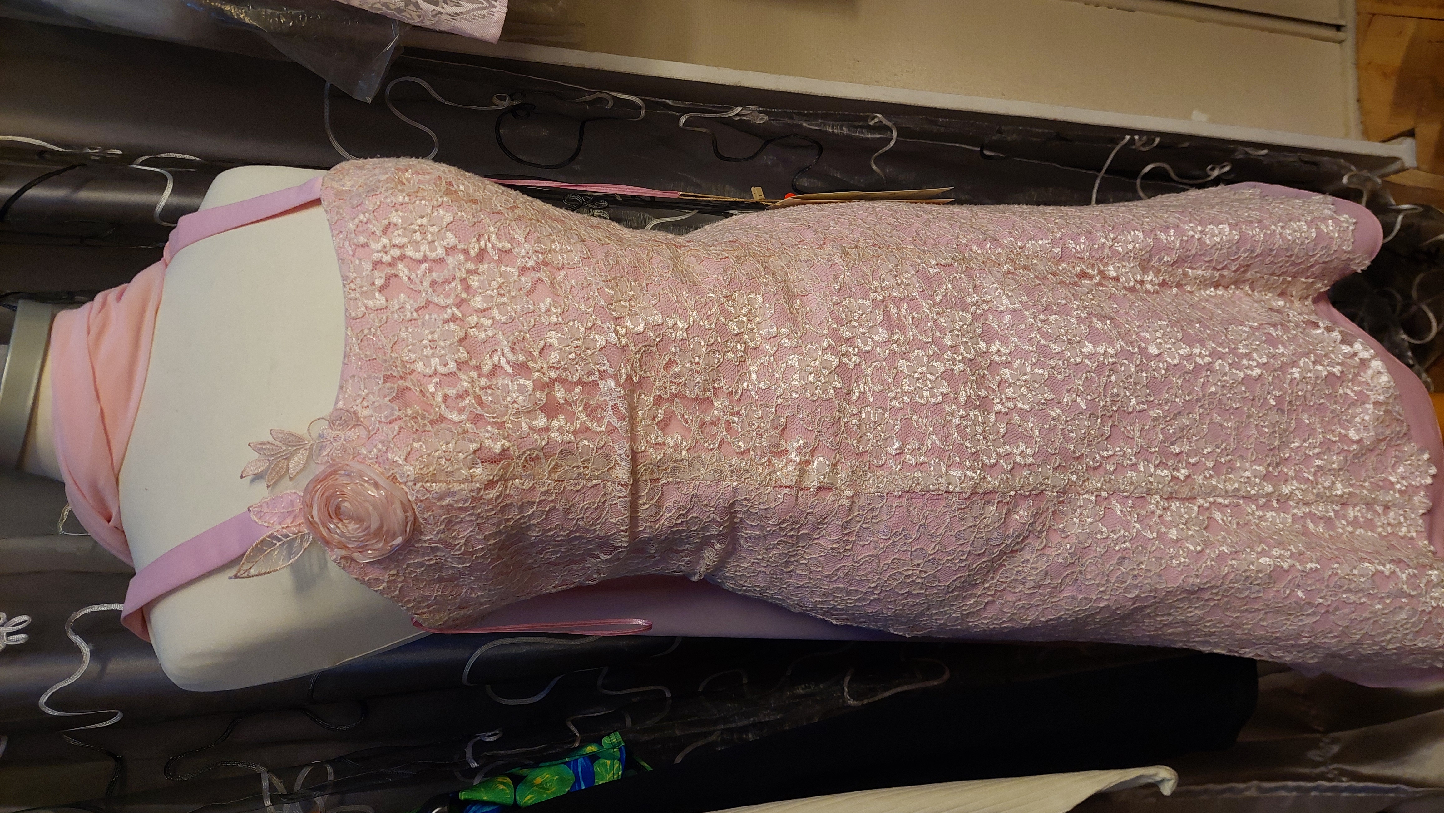 En ljusrosa klänning