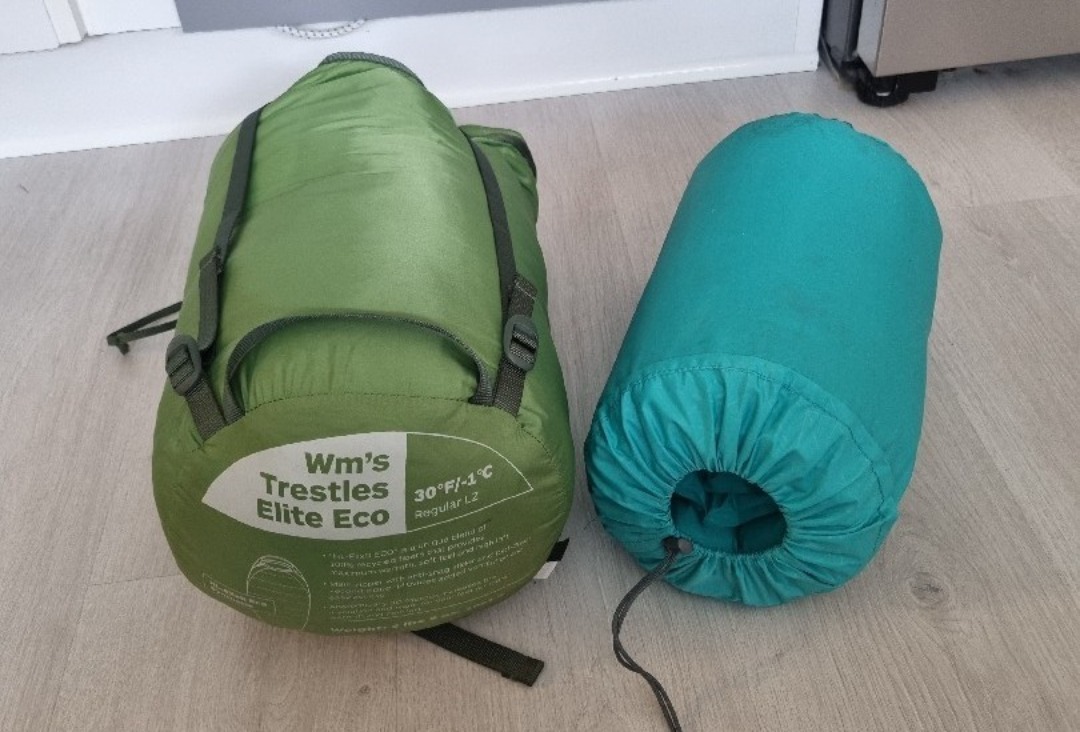 Sovsäck och liggunderlag till kvinna