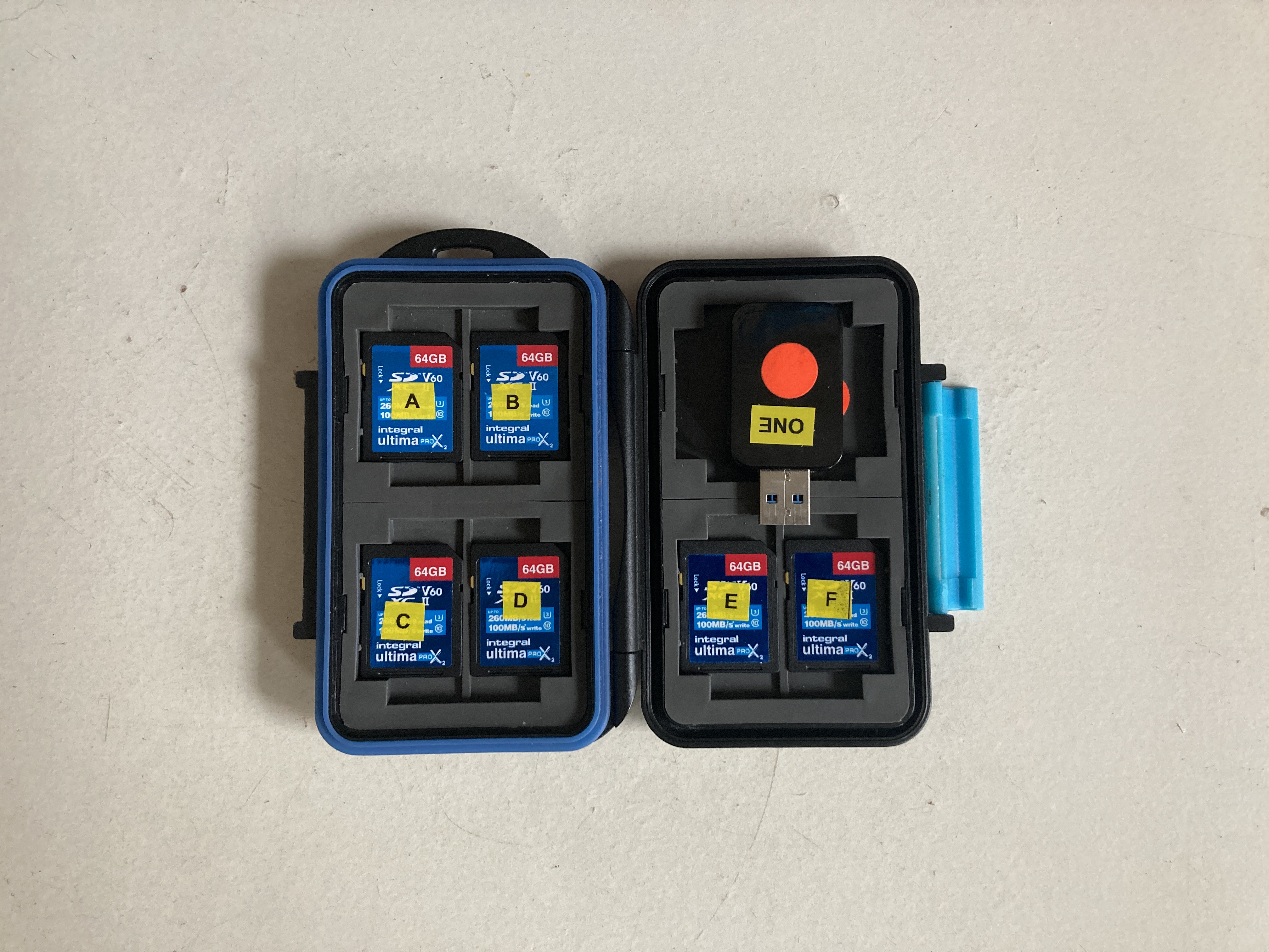 Integral 64gb uhs-ii sd card v60 260mbs/r 100mbs/w speed 1733x sdxc with card reader