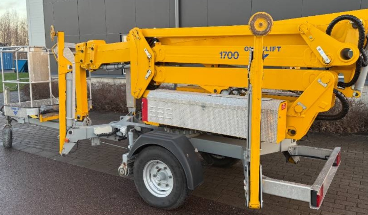 Skylift 17 meter omme 1700 av senaste modell