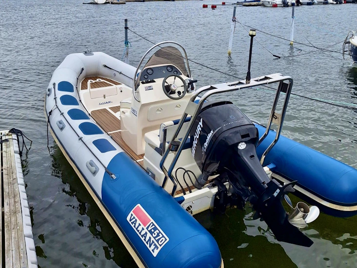 Yacht charter in gothenburg · valiant — v 570