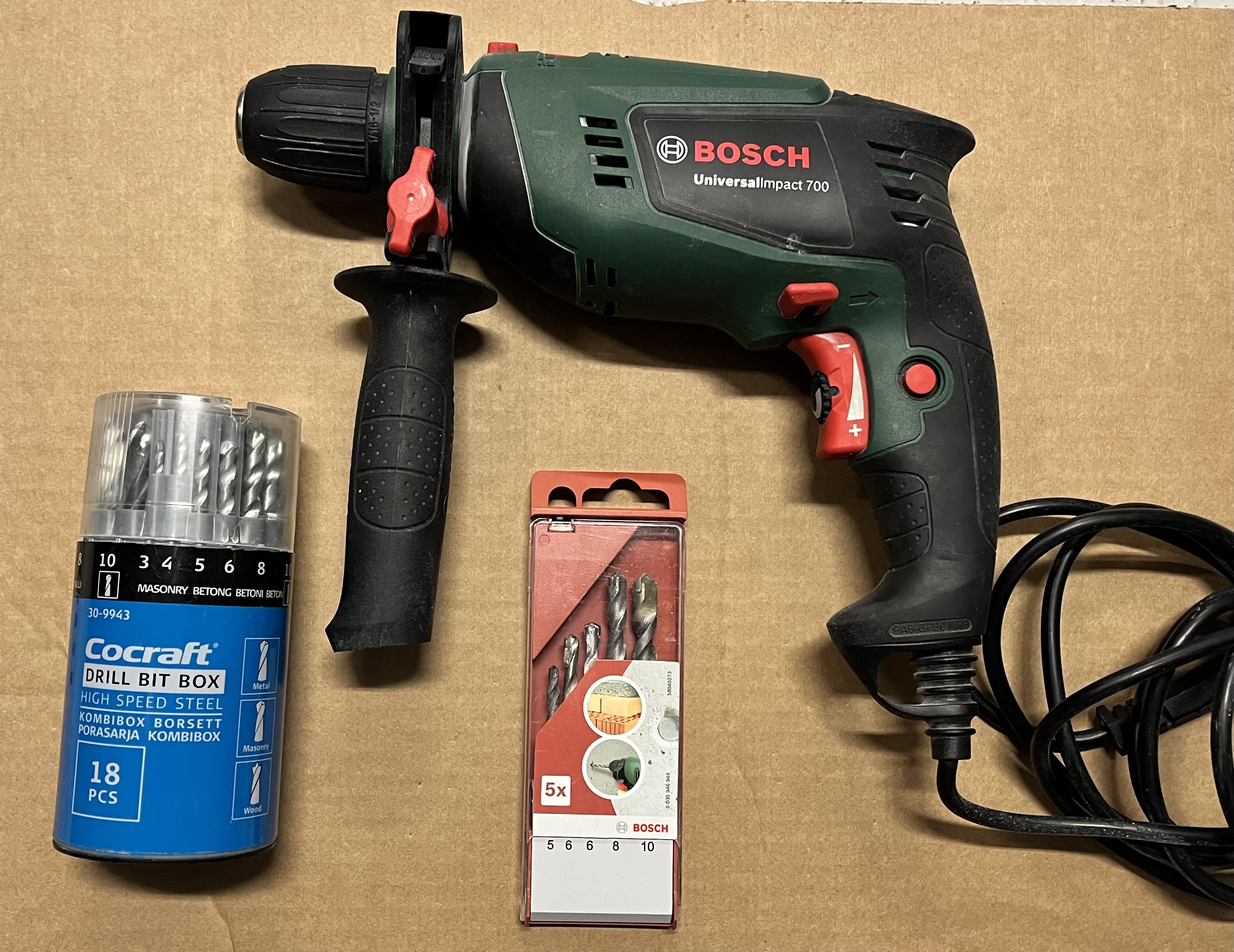 Bosch slagborrmaskin universalimpact 700 – inkl. borrset (solna c)