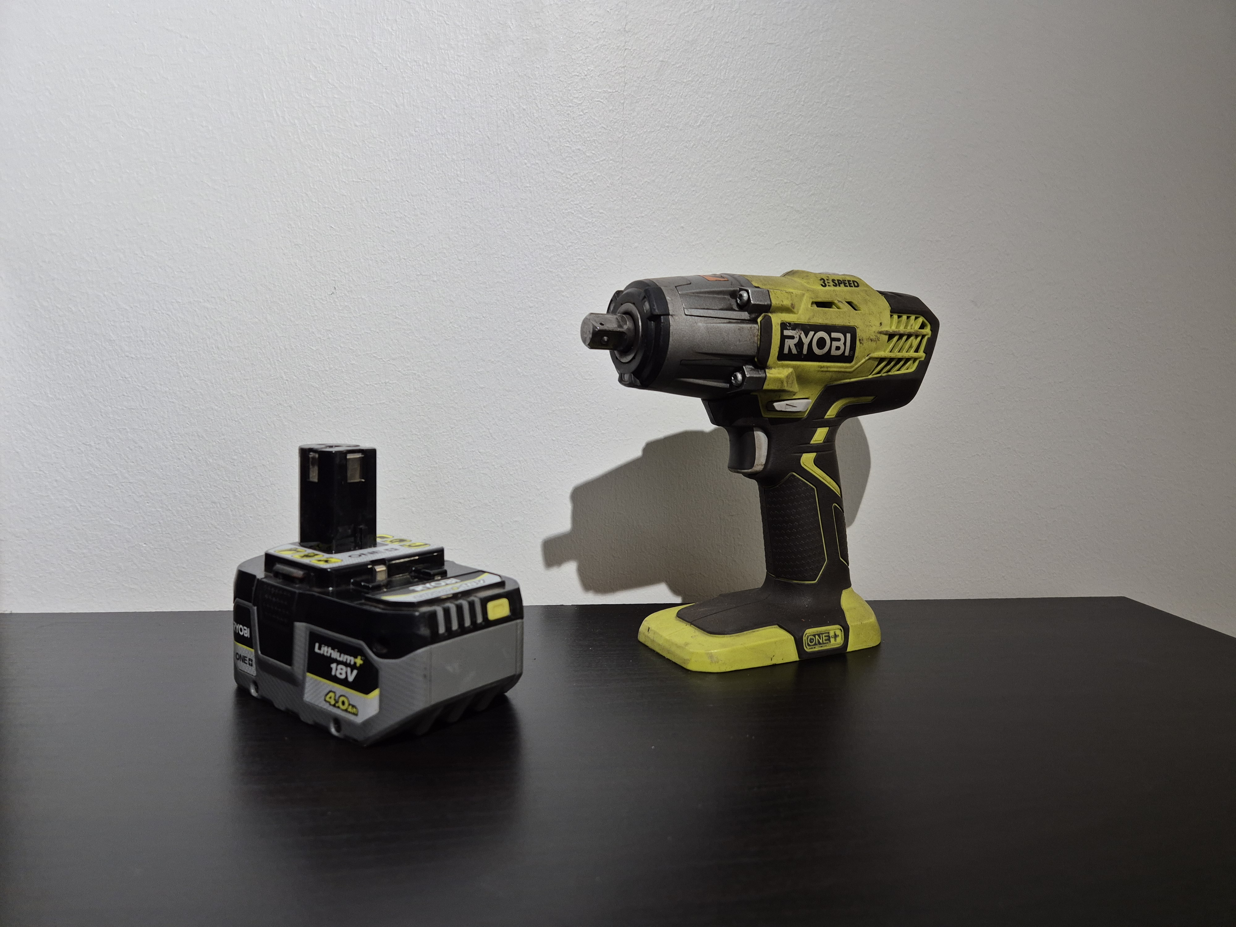 Ryobi mutterinväännin