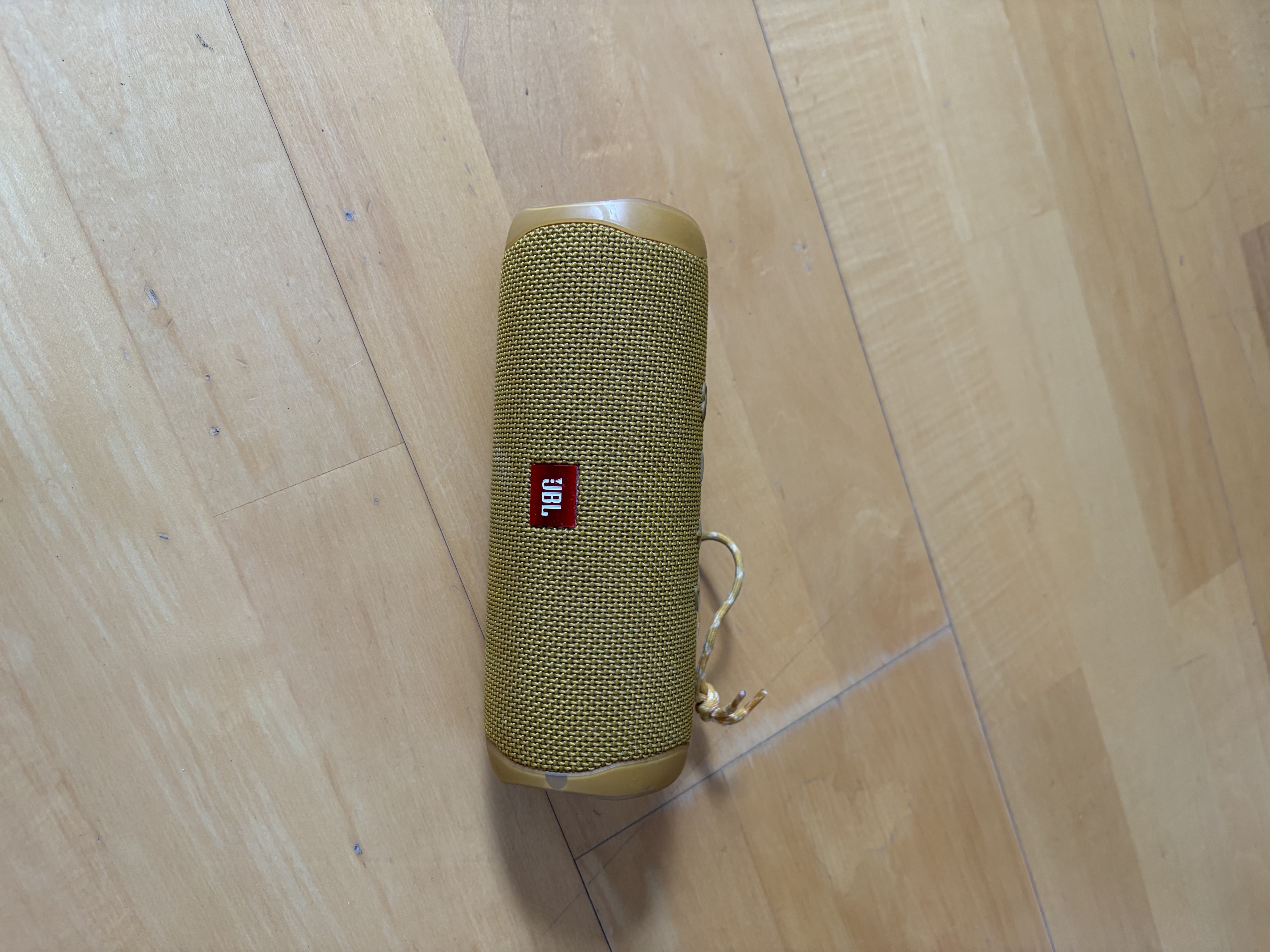 Jbl flip 5 portable bluetooth speaker