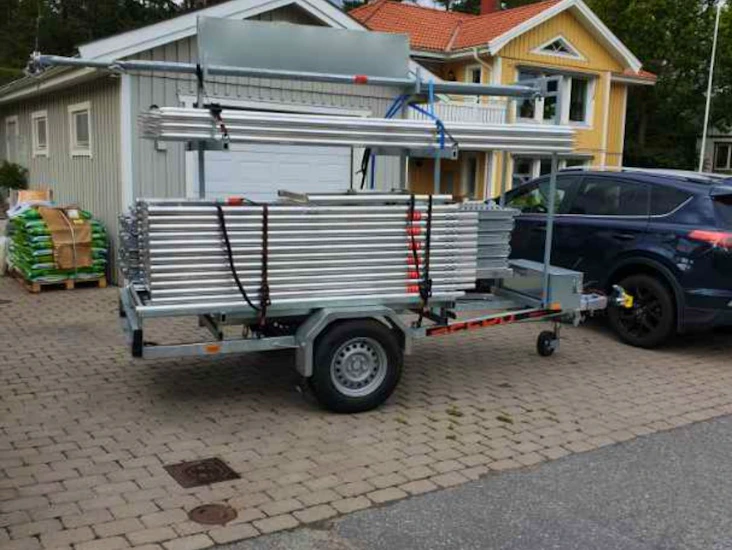 Byggnadsställning på trailer