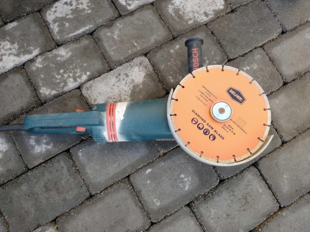 Bosch professionell stor vinkelslip, stenkap