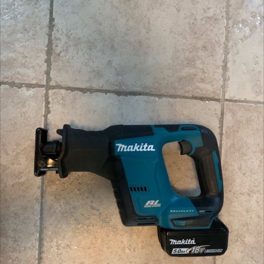 Batteridrevet bajonettsag makita djr188 18v