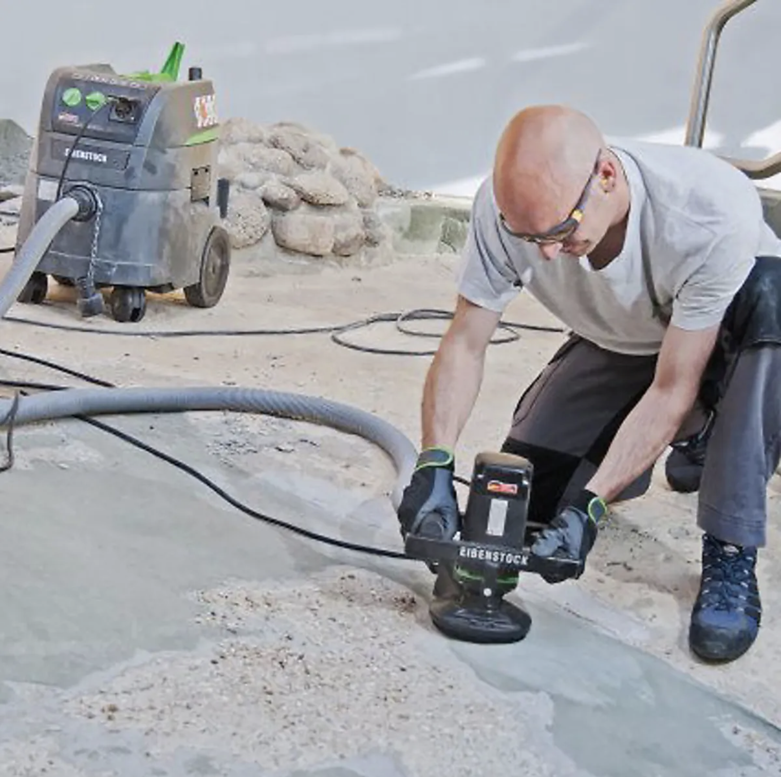 Pakke: betongsliper, maskinavsug og støvavtrekk