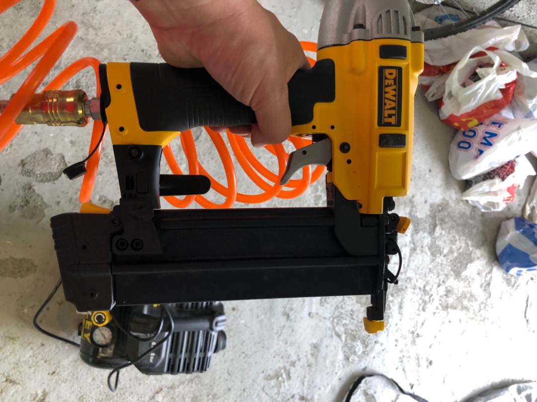 Spikerpistol (dykkert) og kompressor