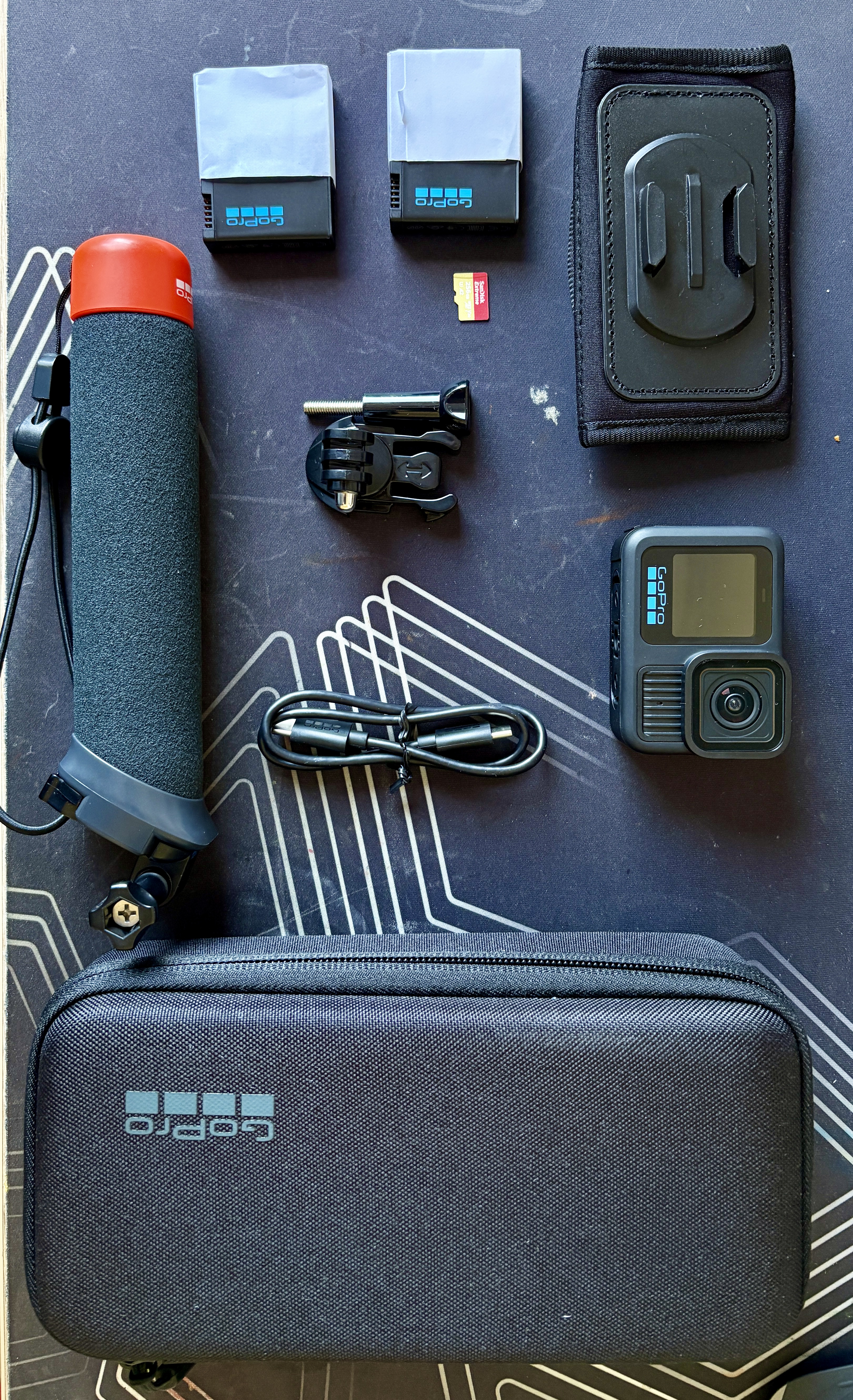 Gopro hero13 black - accessory bundle (2x battery, 256gb sd card, shoulder bag