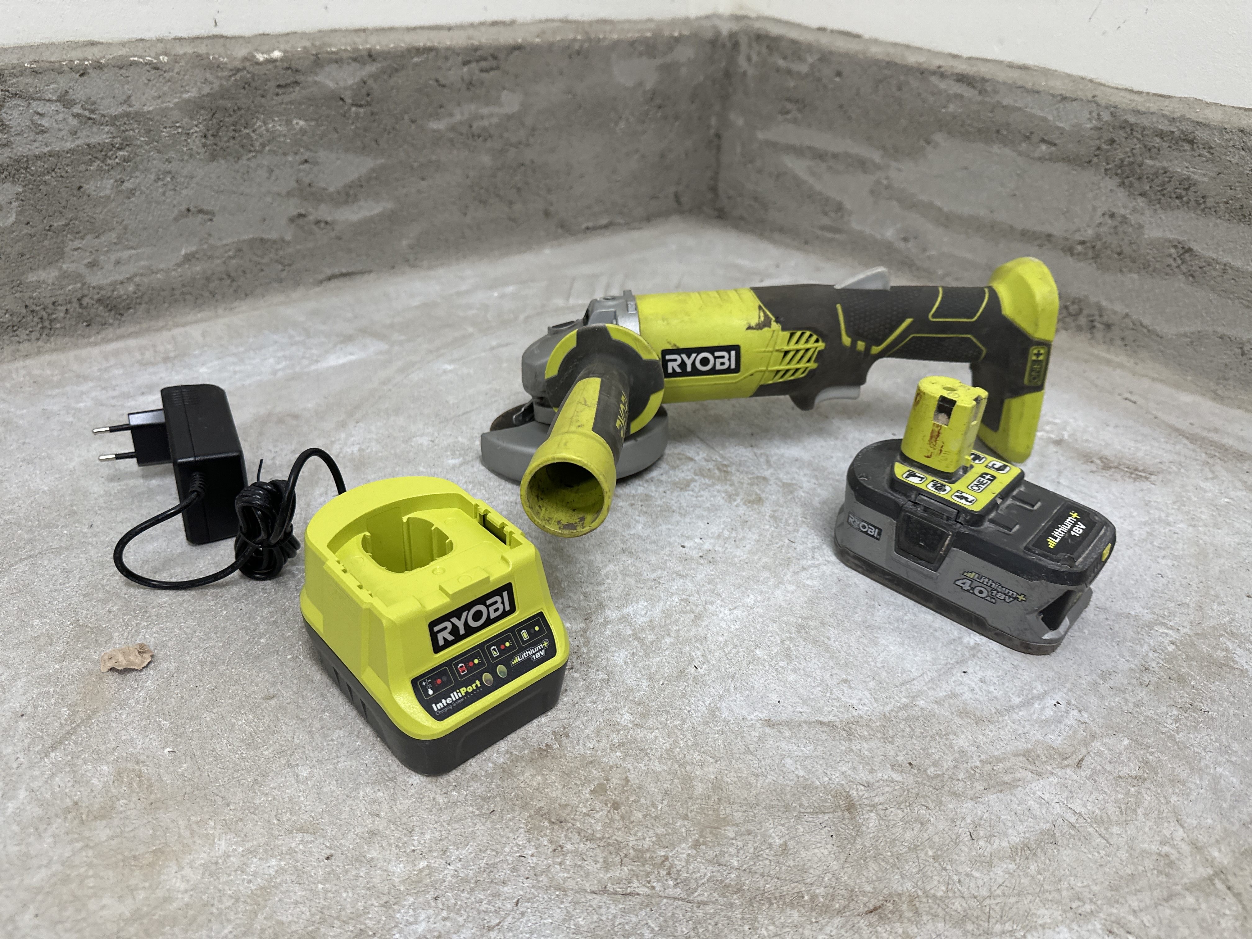 Ryobi vinkelslip r18ag