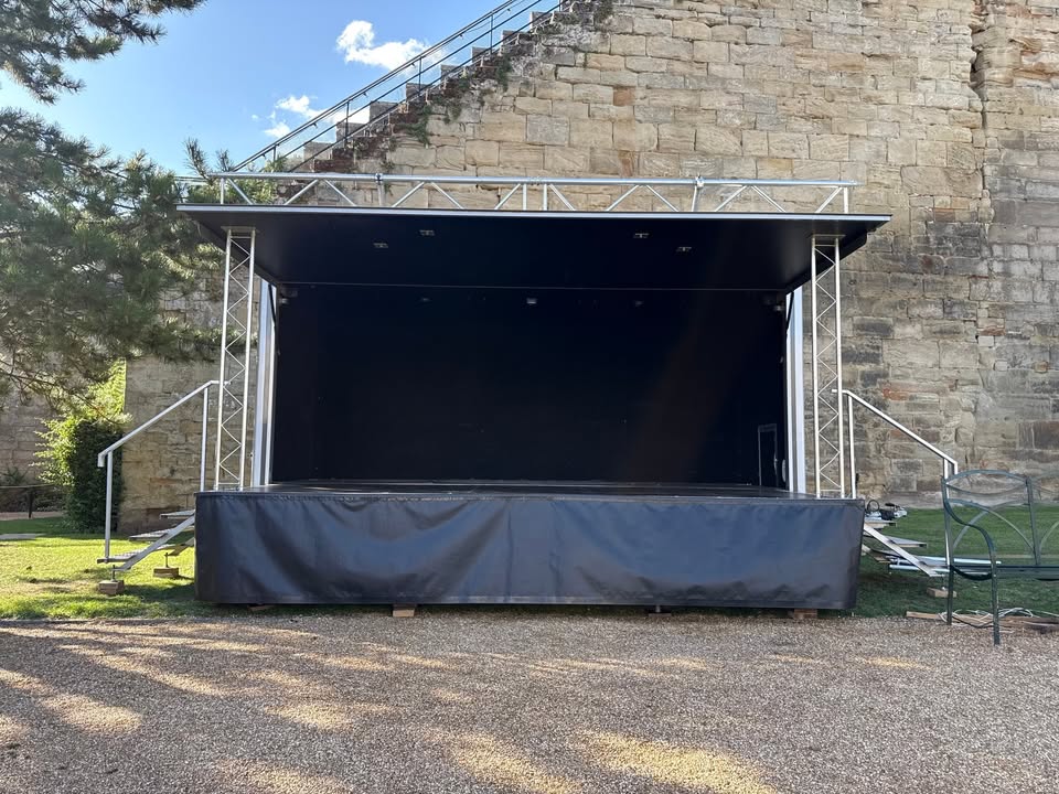 Mobile trailer stage 5m x 4m