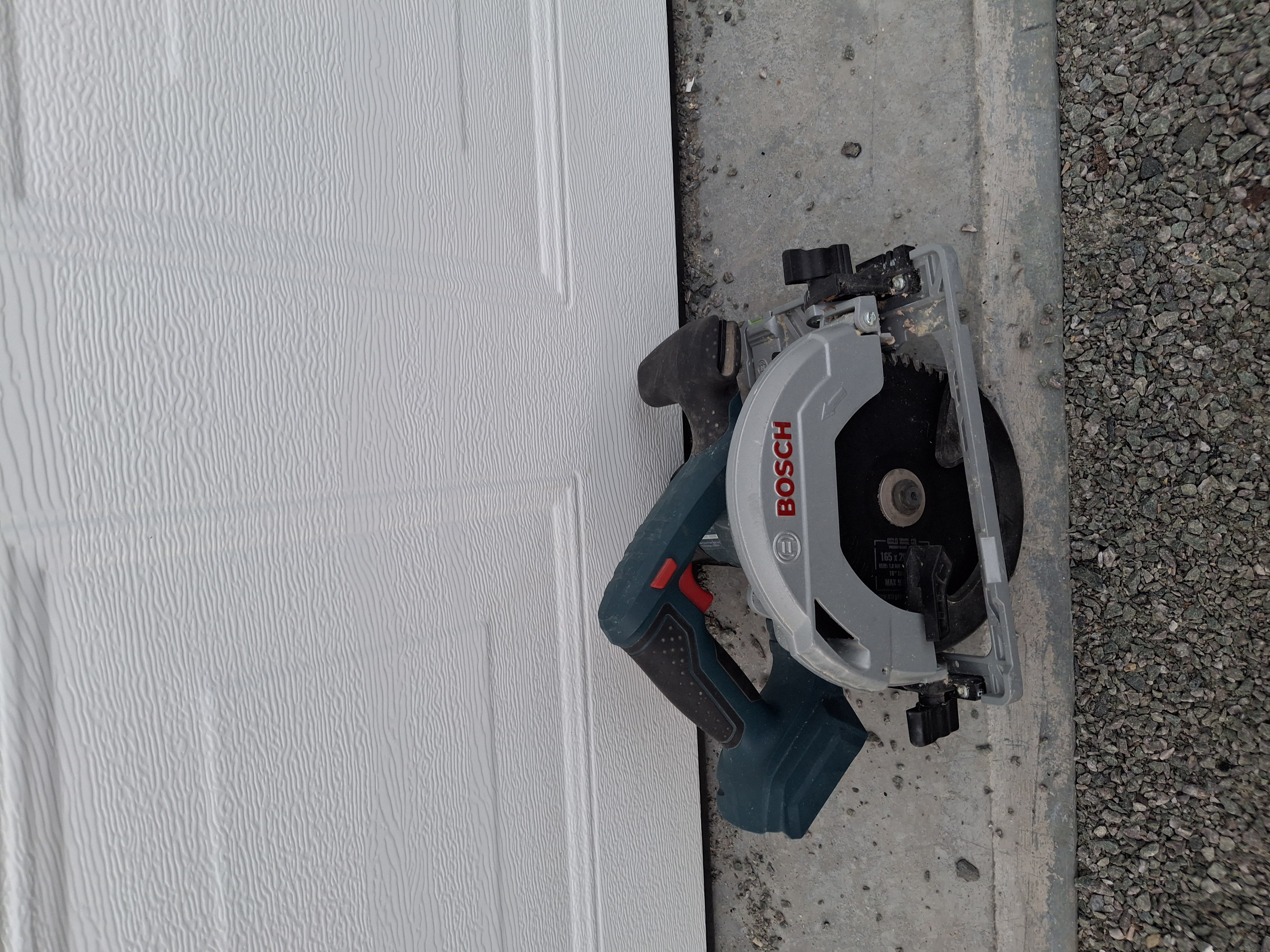 Bosch pro sirkelsag – med styreskinne, batteri og lader