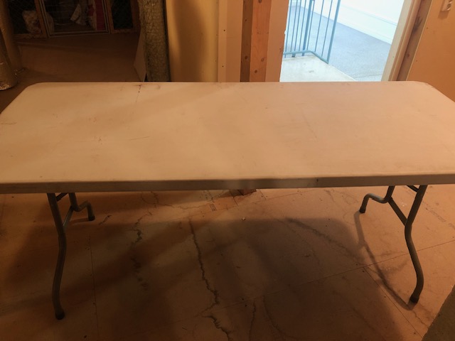 1 (2) stabilt bord 6 personer