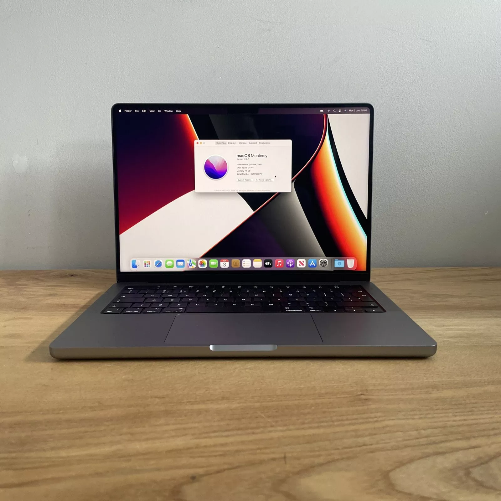Macbook pro grey 2021 14 inch m1 16gb 512gb ssd / software 