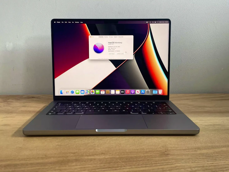 Macbook pro grey 2021 14 inch m1 16gb 512gb ssd / software