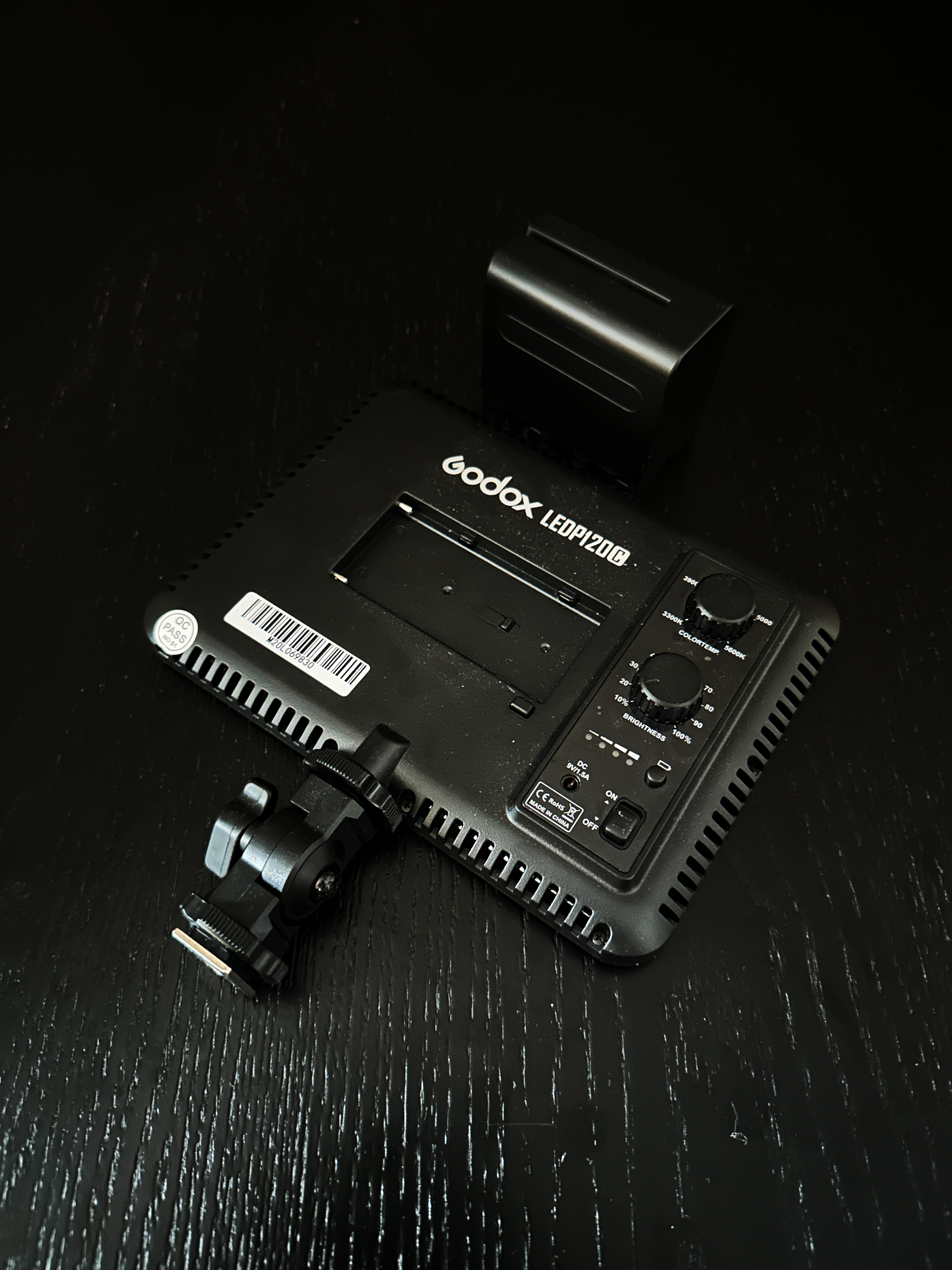 Godox ledp120c med hot shoe mount