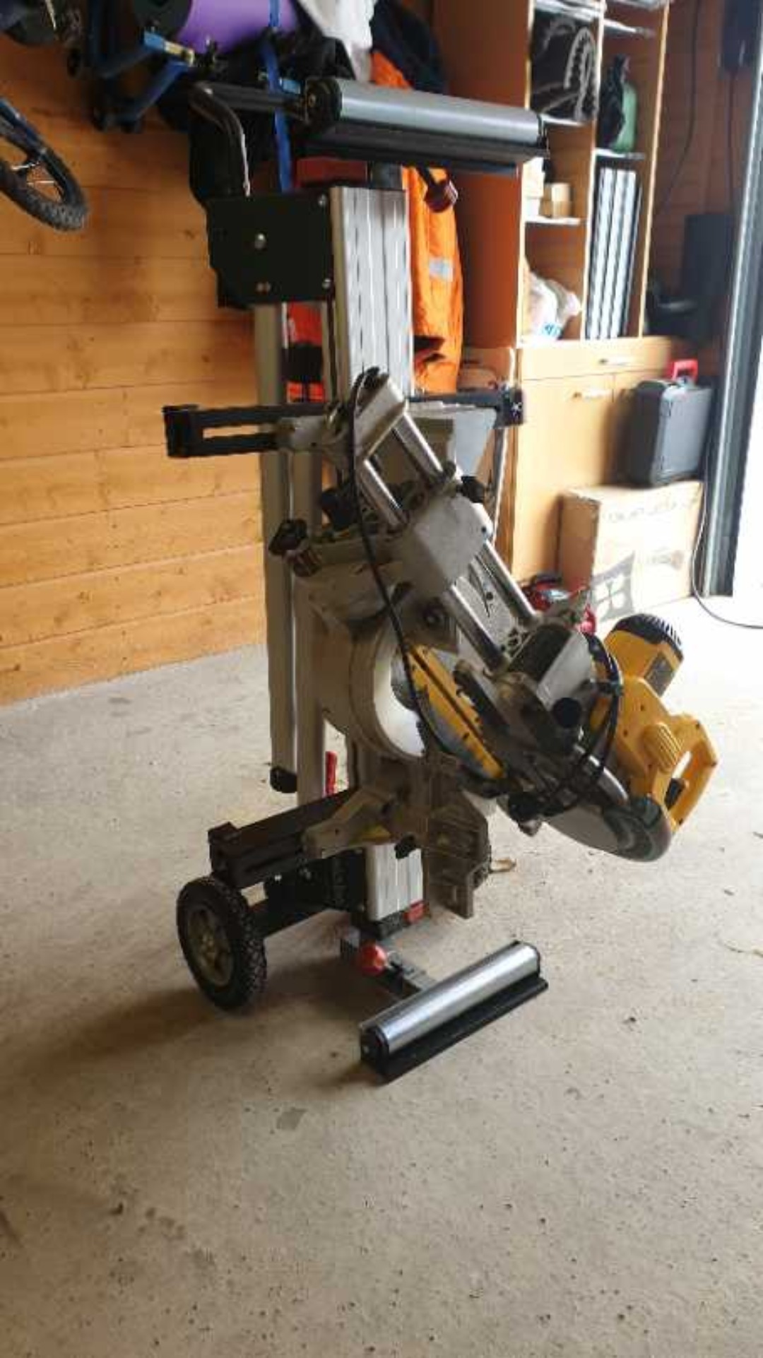 Dewalt 712n proff kapp/gjærsag med stativ