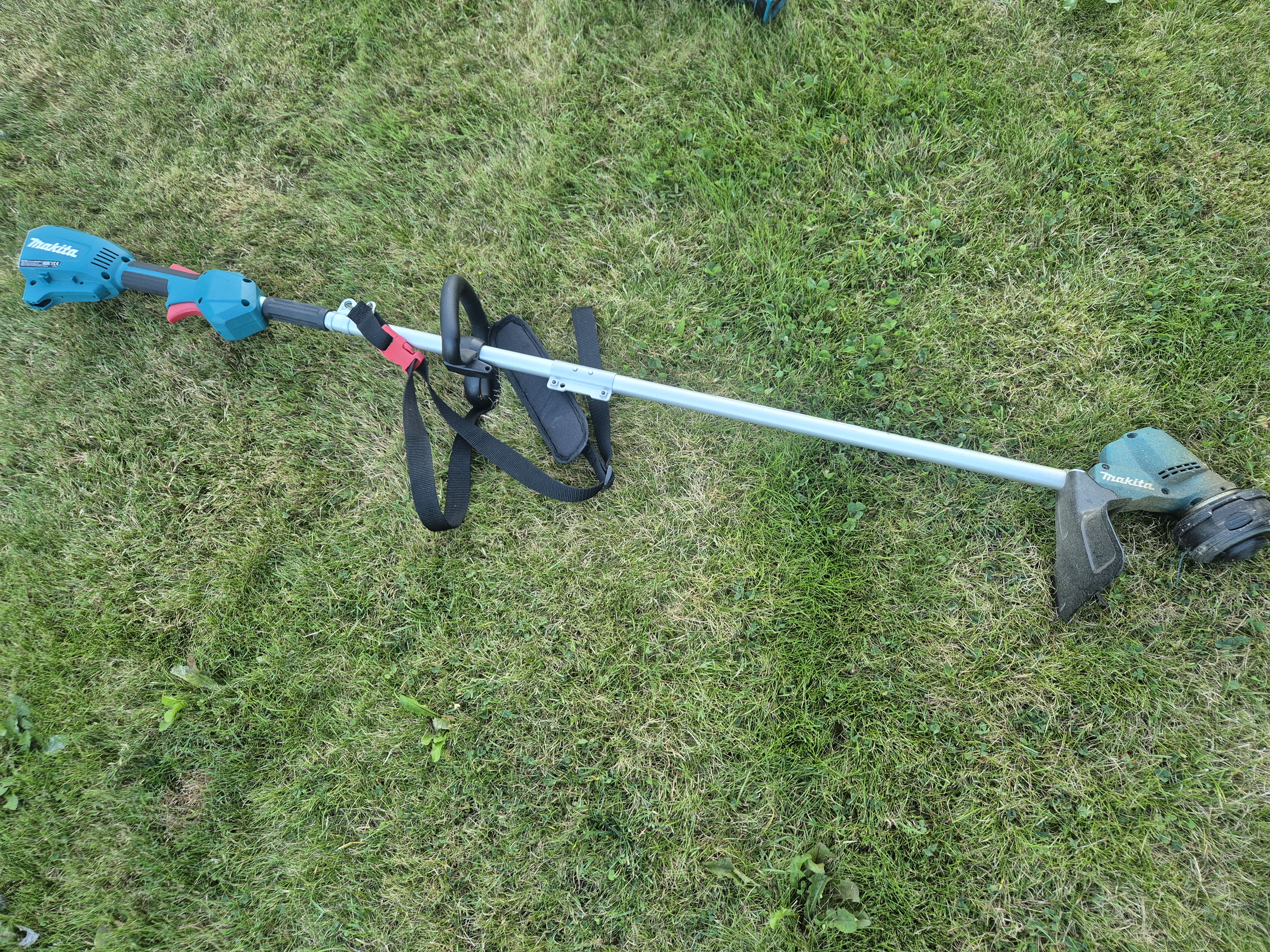 Makita 18v lxt græstrimmer med skuldersele