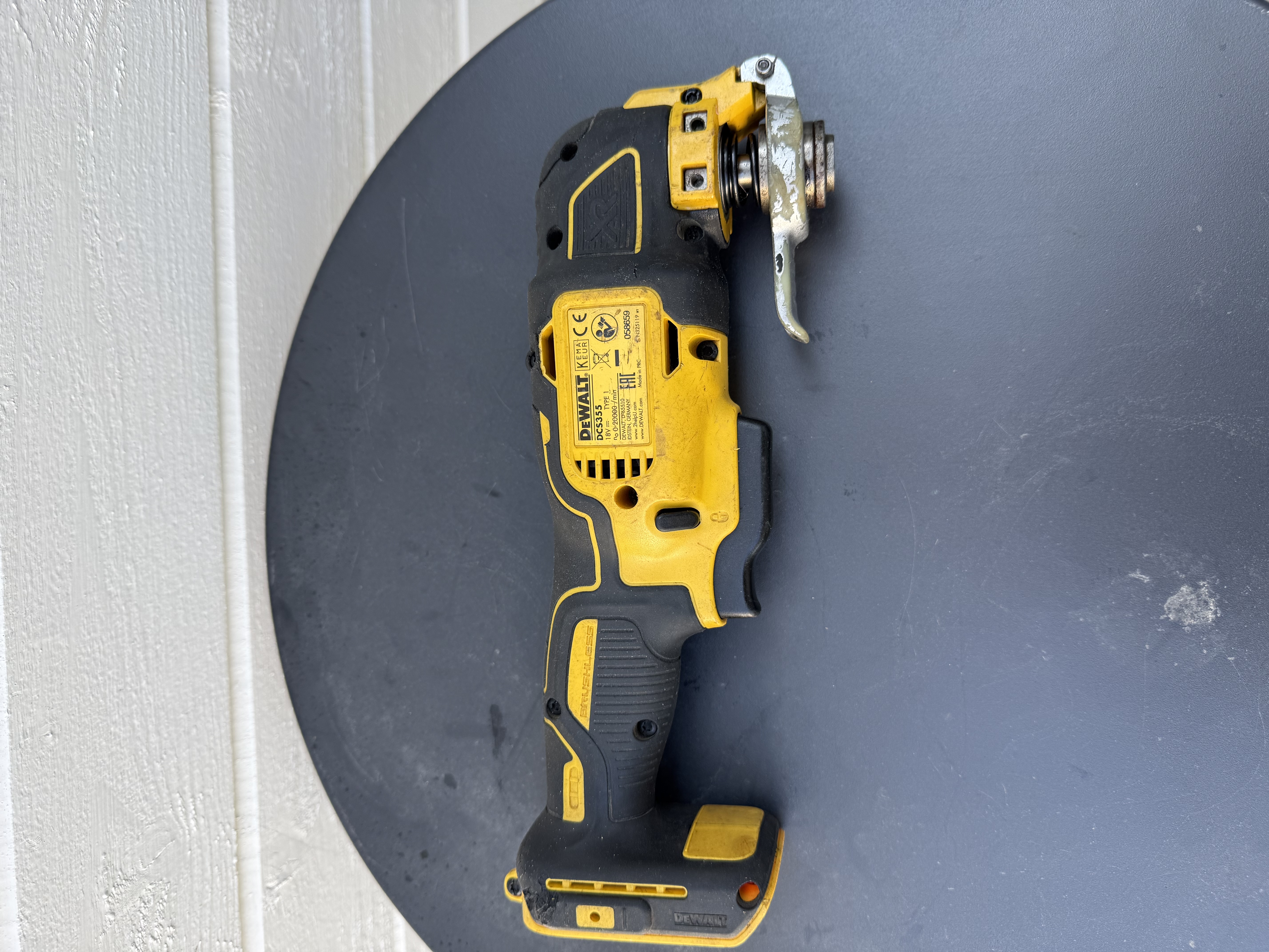 Dewalt dcs355 xr 18v multiverktyg – batteri & laddare ingår