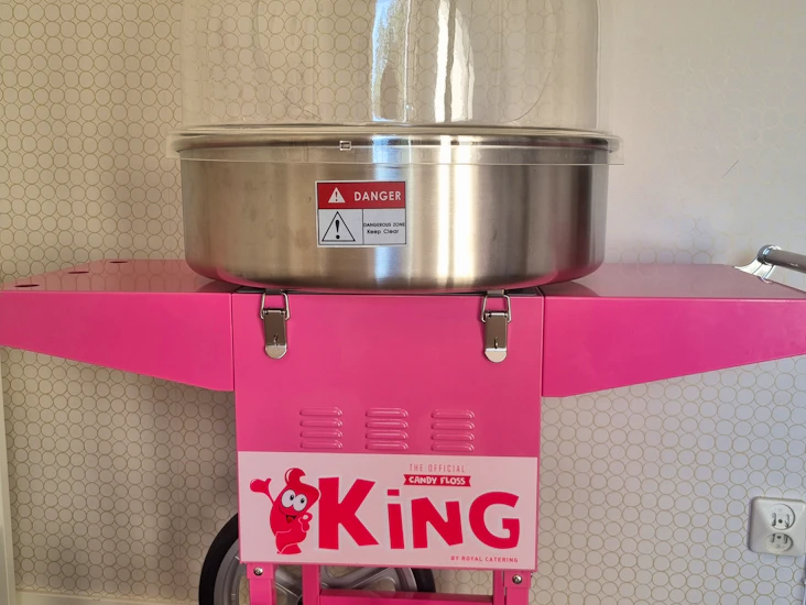 Sockervaddsmaskin med vagn och skyddskåpa