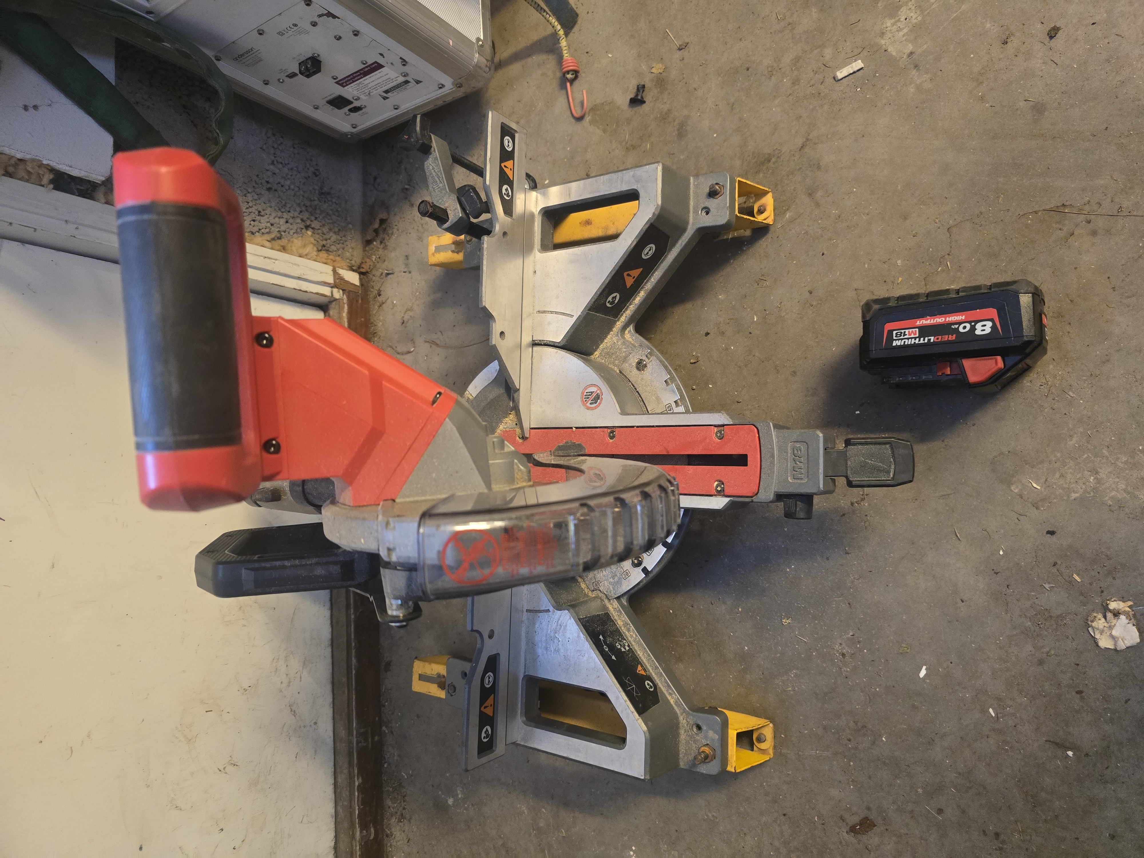 Milwaukee m18 fms190-0 med dewalt stativ