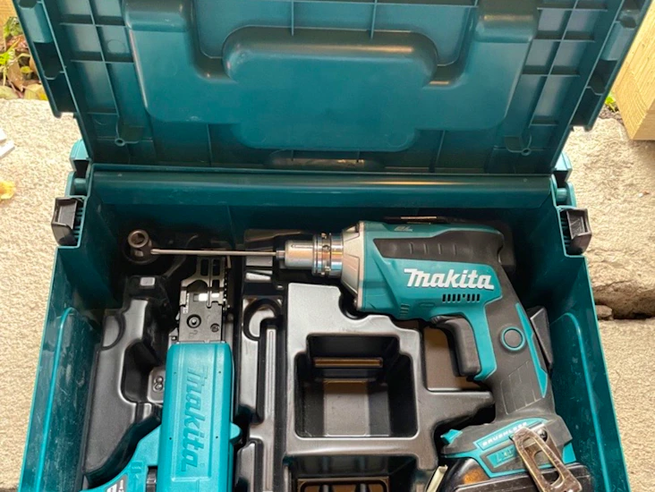 Makita gipsautomat for båndet skruer